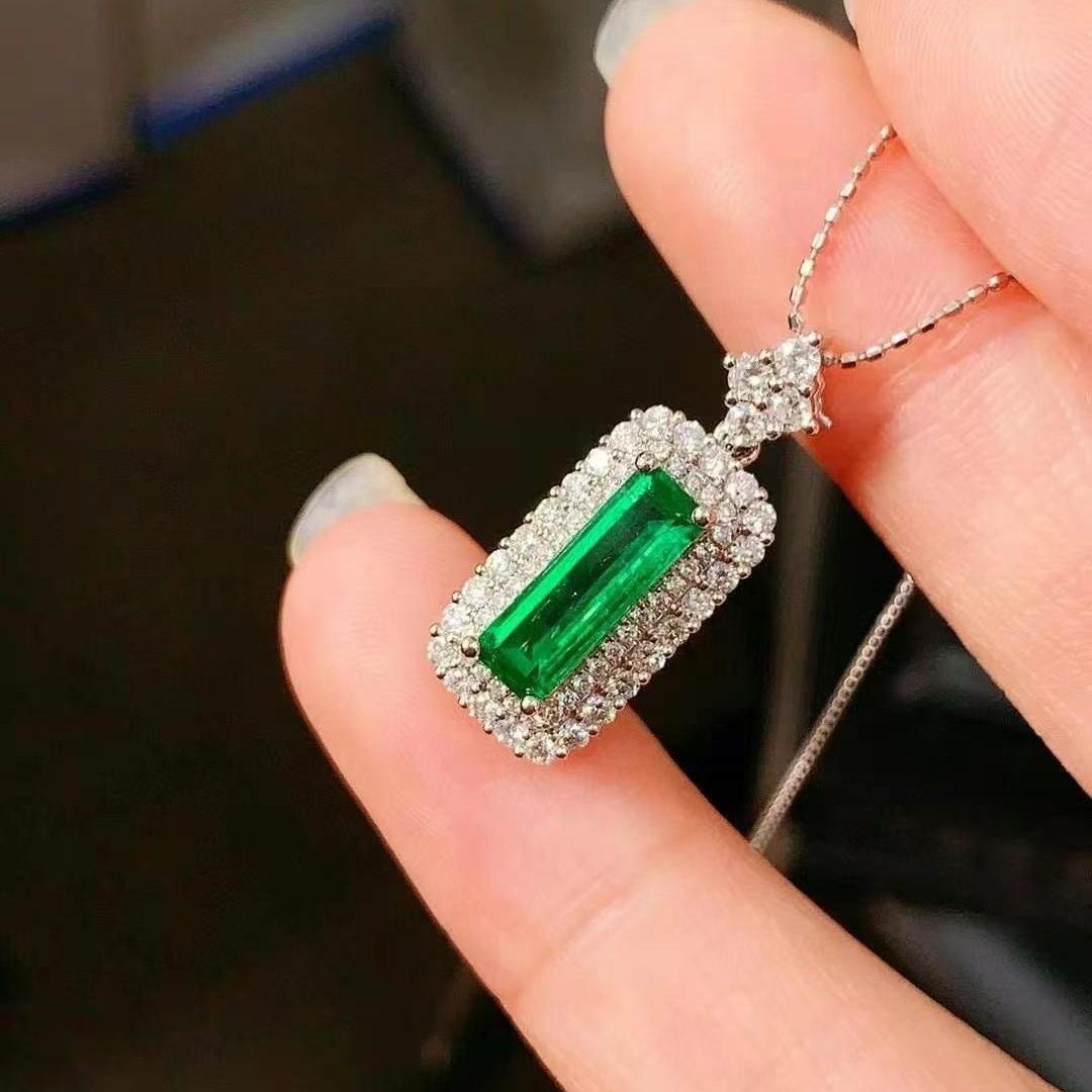 14k Gold 1.68 Ctw Vivid Green Natural Emerald & Diamond Pendant( Without Chain )
