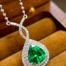14k Gold 3.25 Ctw Vivid Green Natural Emerald & Diamond Necklace