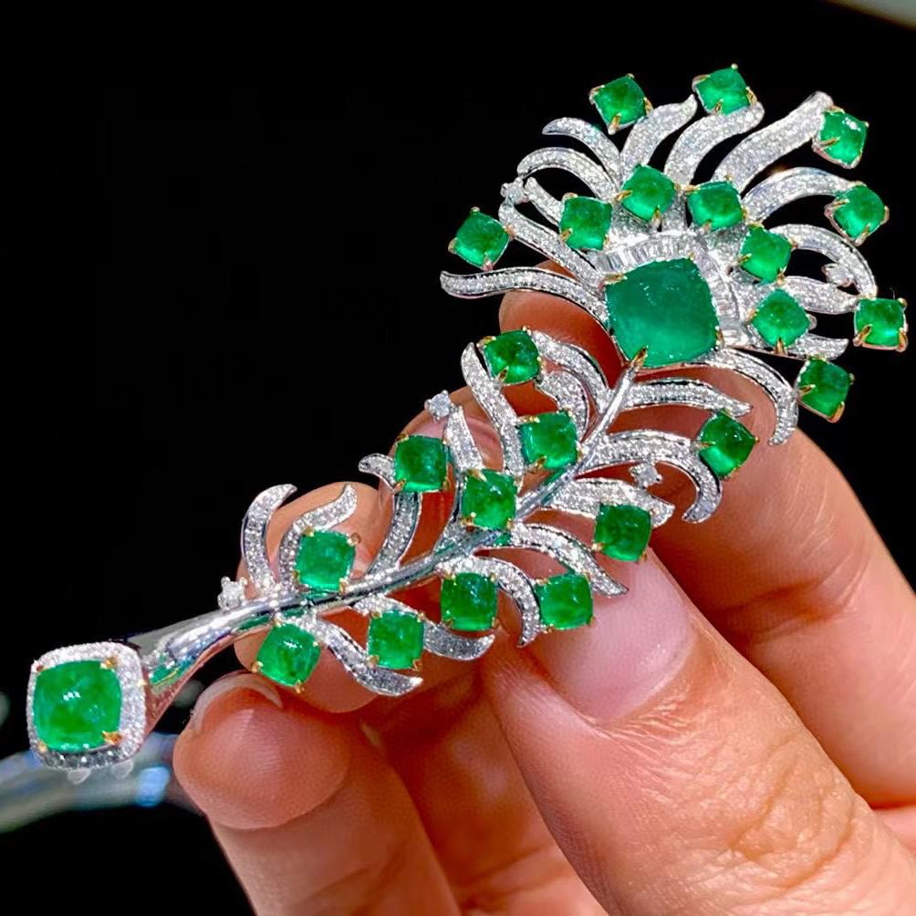 14k Gold 8.8 Ct Vivid Green Natural Emerald & Diamond Brooch/pendant( Without Chain )
