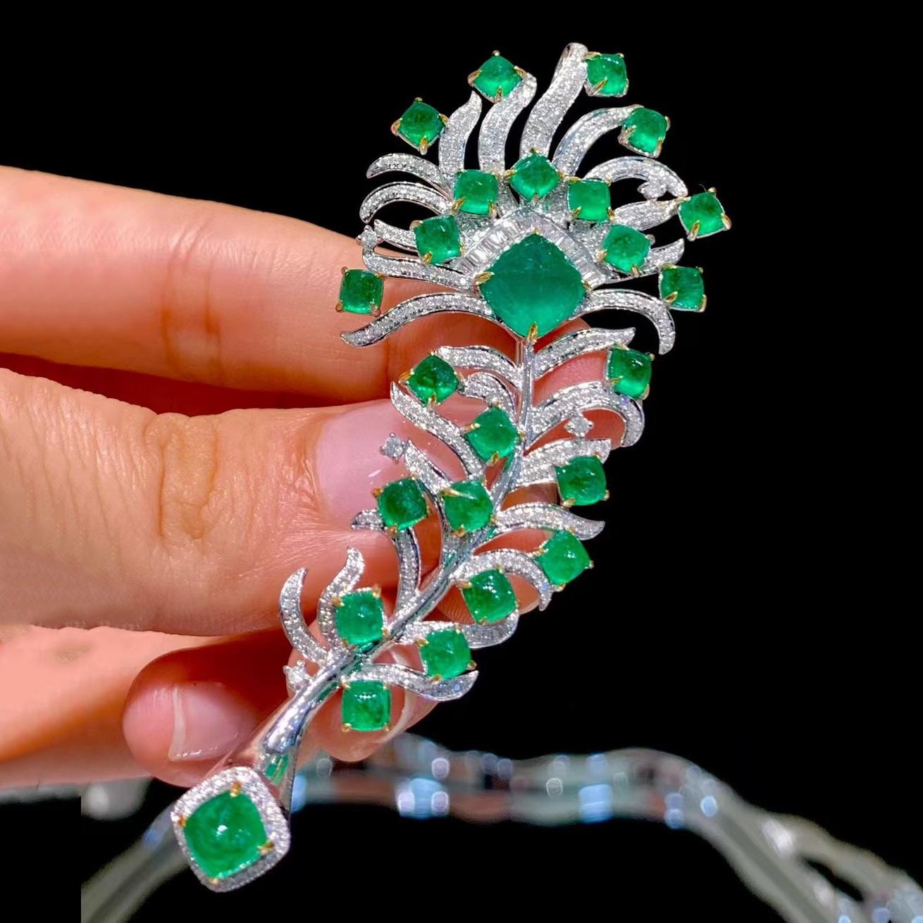 14k Gold 8.8 Ct Vivid Green Natural Emerald & Diamond Brooch/pendant( Without Chain )