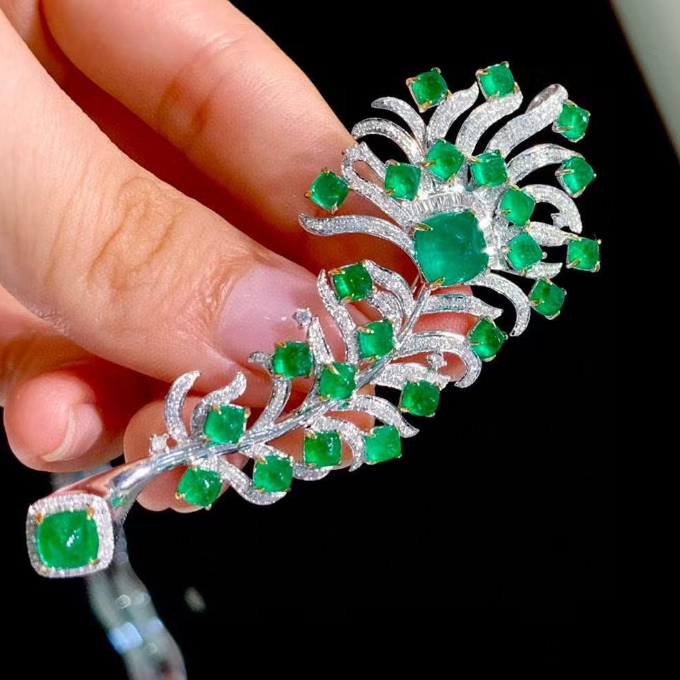14k Gold 8.8 Ct Vivid Green Natural Emerald & Diamond Brooch/pendant( Without Chain )