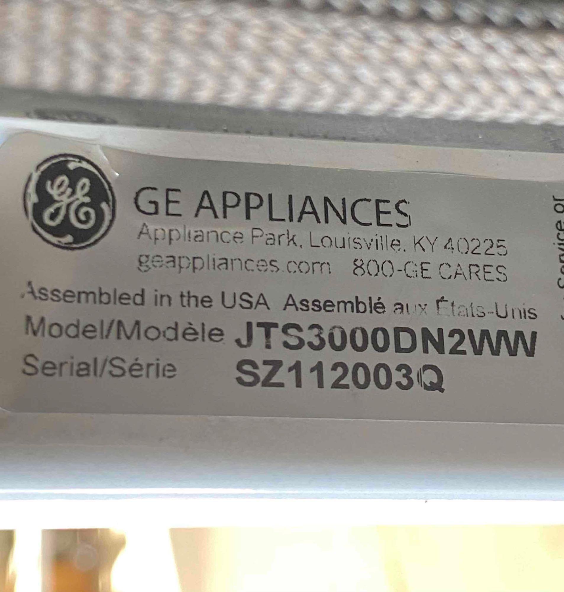 GE 30 in. Smart Single Electric Wall Oven Self-Cleaning in White