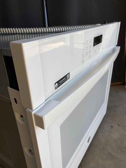 GE 30 in. Smart Single Electric Wall Oven Self-Cleaning in White