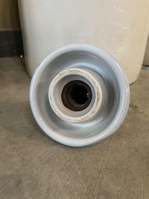 Two-Tone Porcelain Spool glass Insulator