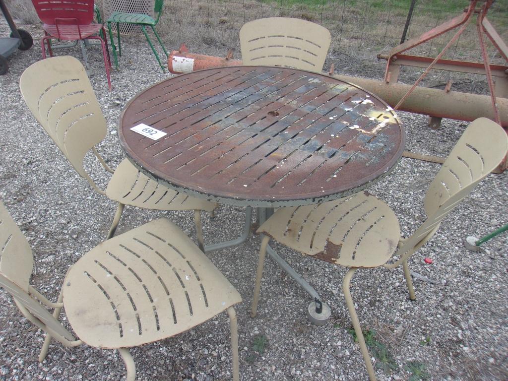 Metal Table w/4 Chairs