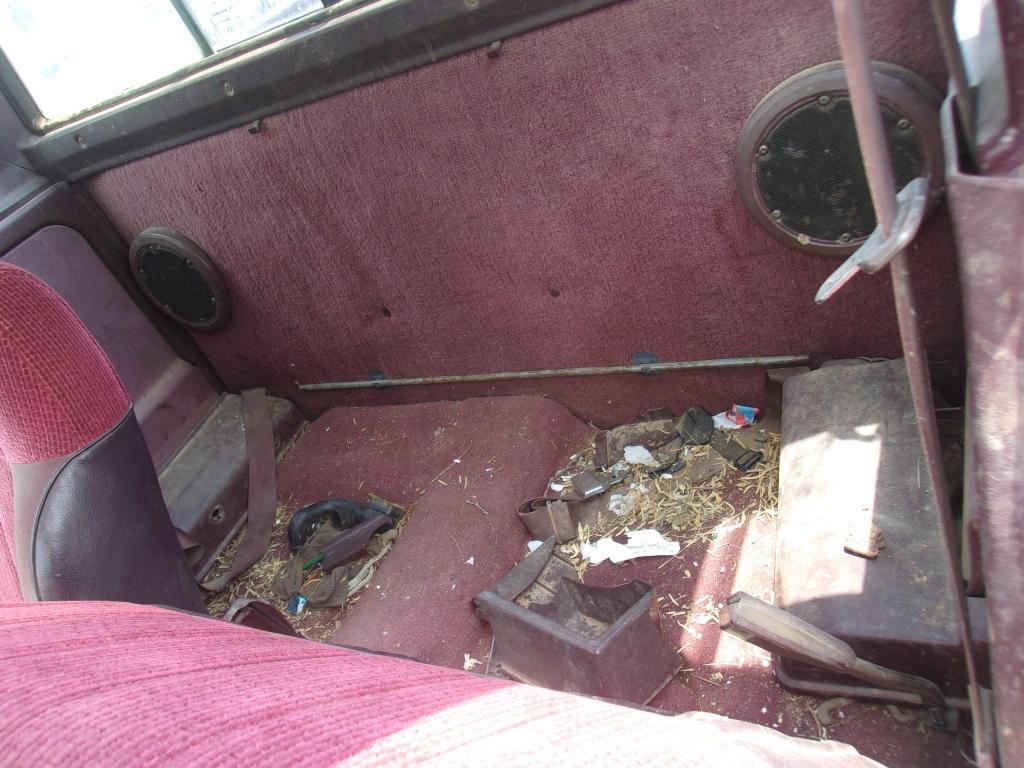 1989 Nissan 4 WD Pickup (TITLE) (KEY)