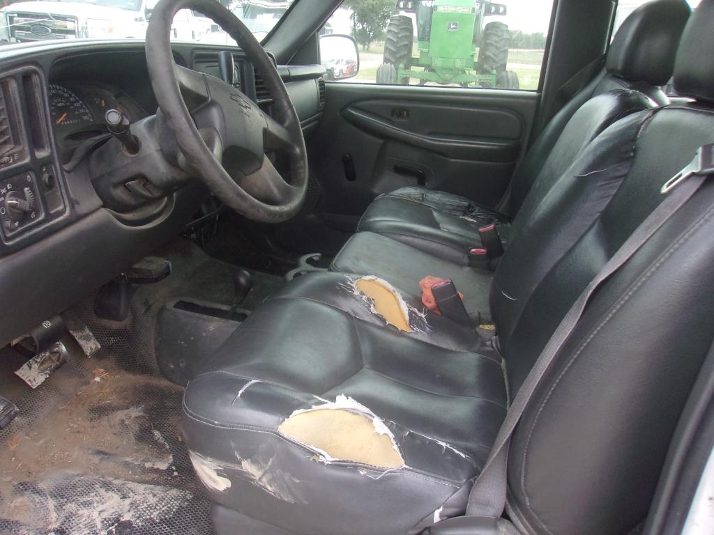 2006 Chev. 2500HD  White (KEY) (TITLE)