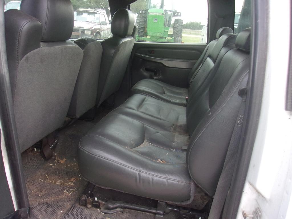 2006 Chev. 2500HD  White (KEY) (TITLE)