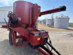 Case IH 1250 grinder mixer *New Boston*