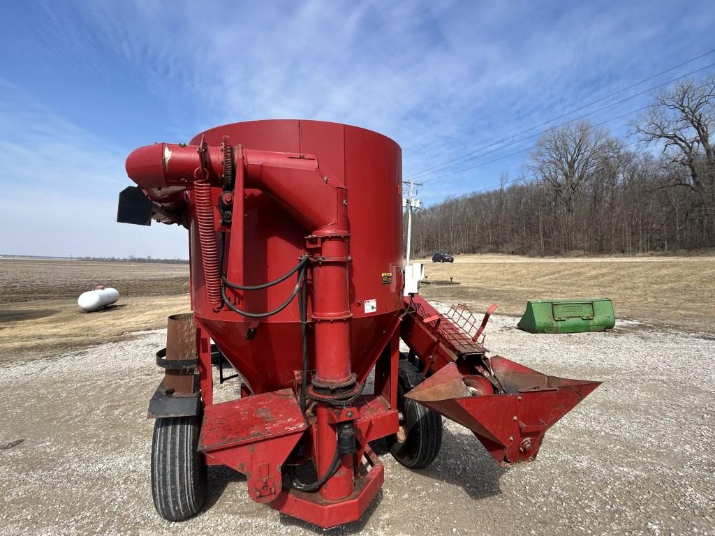 Case IH 1250 grinder mixer *New Boston*
