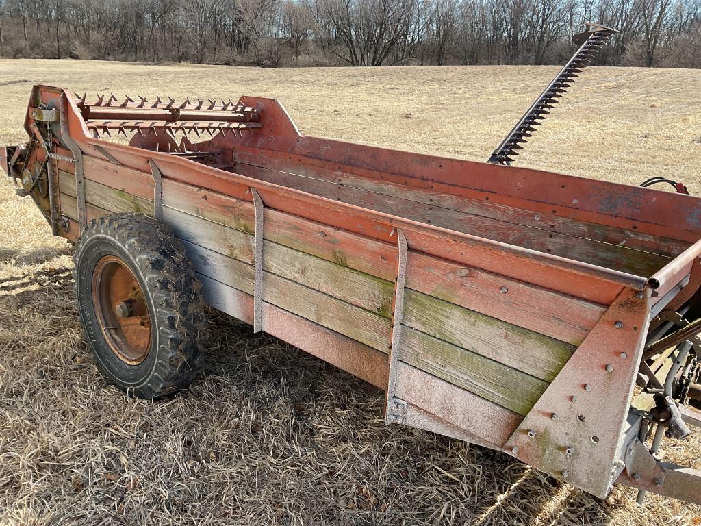 Manure Spreader *ROSEVILLE*