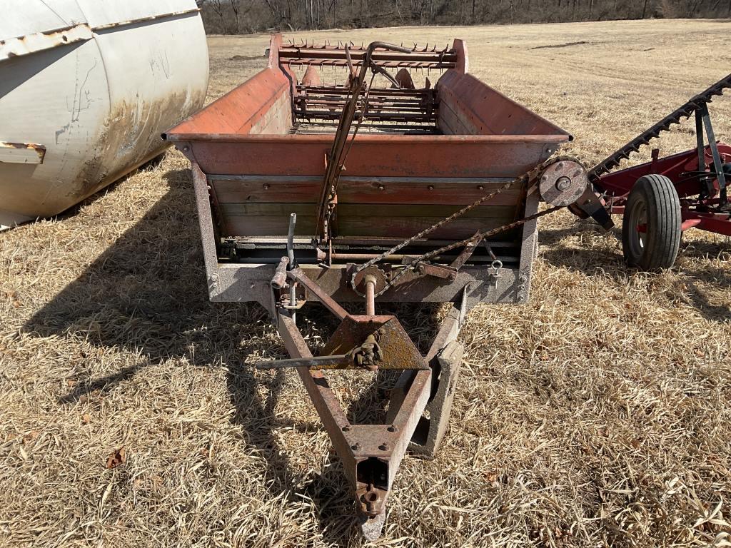 Manure Spreader *ROSEVILLE*