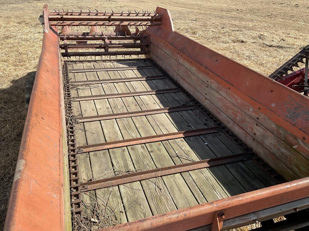 Manure Spreader *ROSEVILLE*