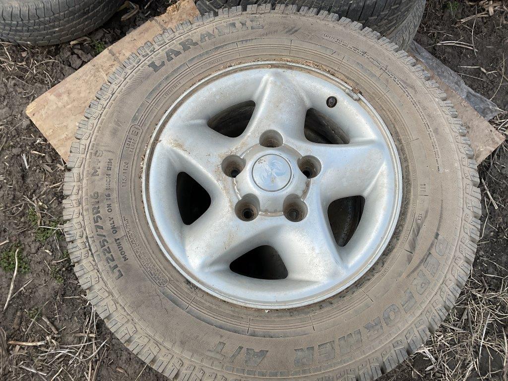 (3) Laramie LT