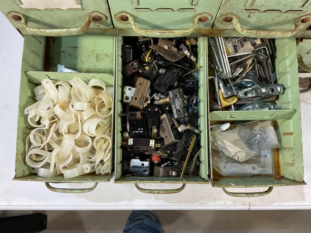 Metal drawer cabinet