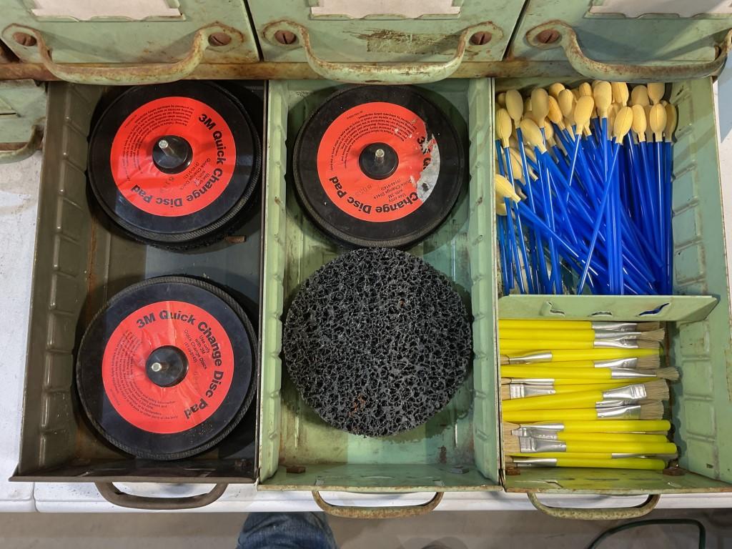 Metal drawer cabinet