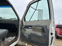 2000 GMC C Series Dump Truck 3126 Cat Engine, 16yd Body, Tandem Axle VIN 1GDT7H4C3YJ515166 Miles 227