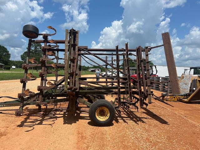 John Deere Do-All 21'