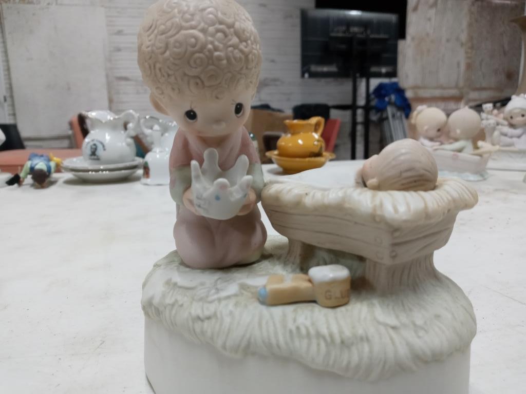 2 Jonathan & David Music Boxes