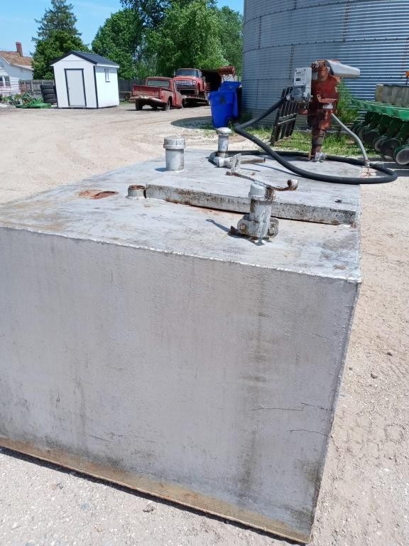 Fuel Tank with pump and nozel