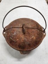 Cast Iron pot with lid and handle