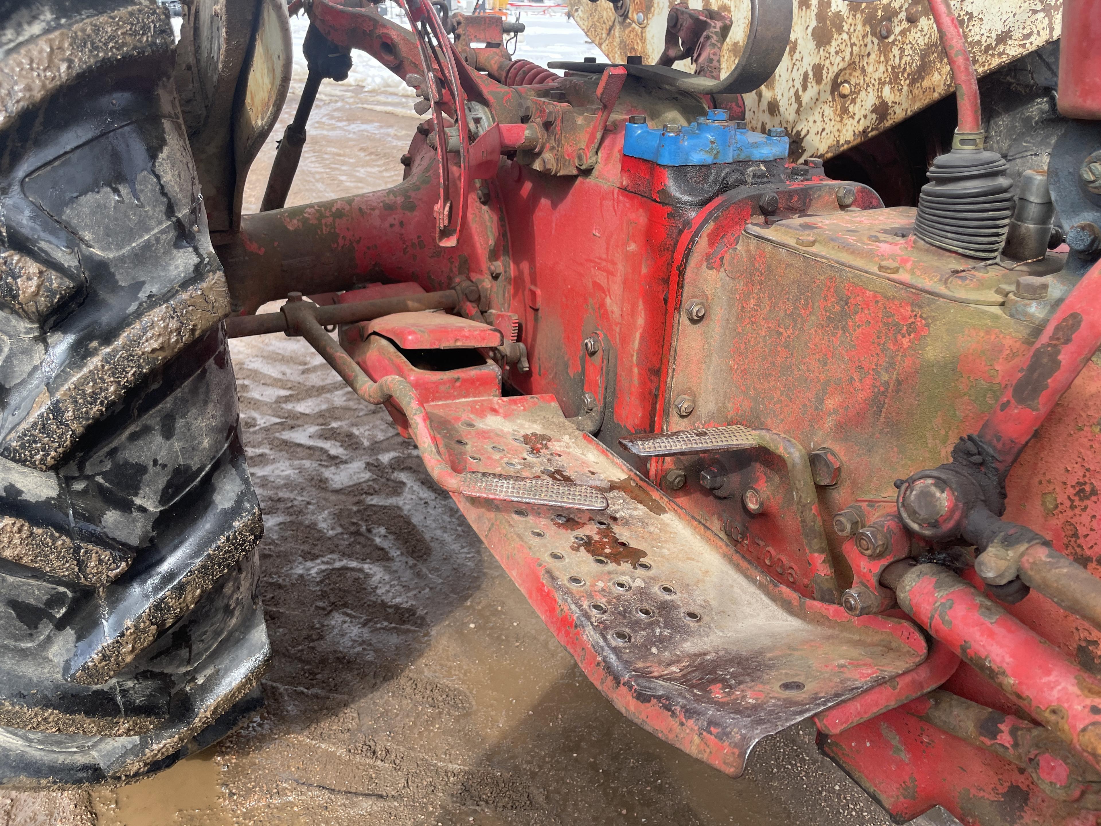 Ford 640 Wide Front Tractor