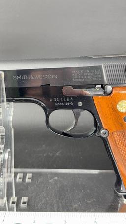 (NIB) RARE Smith & Wesson Model 39-2 9mm Pistol