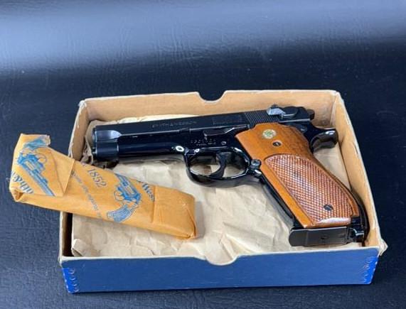 (NIB) RARE Smith & Wesson Model 39-2 9mm Pistol