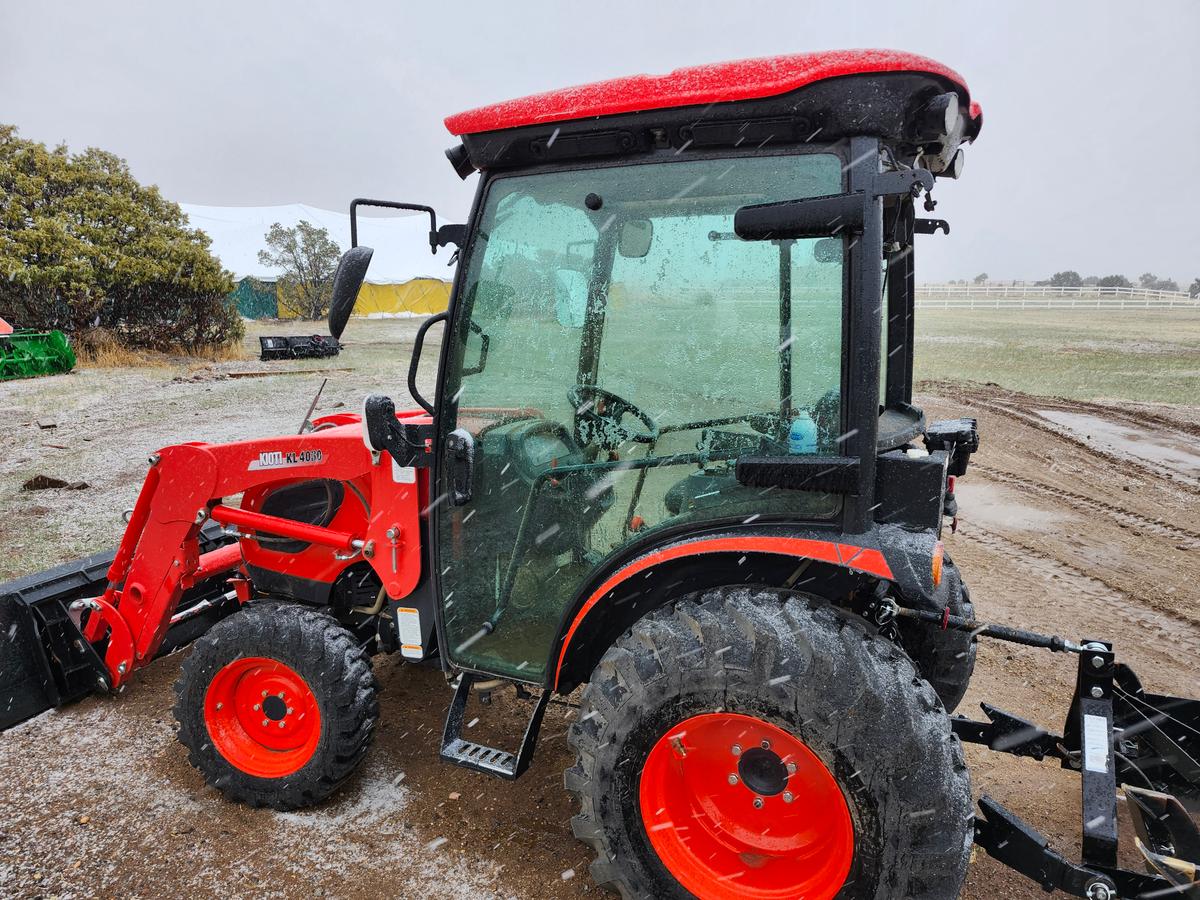 Kioti CK3510 SE 4x4 Tractor w/ 4030 Loader & Bucket