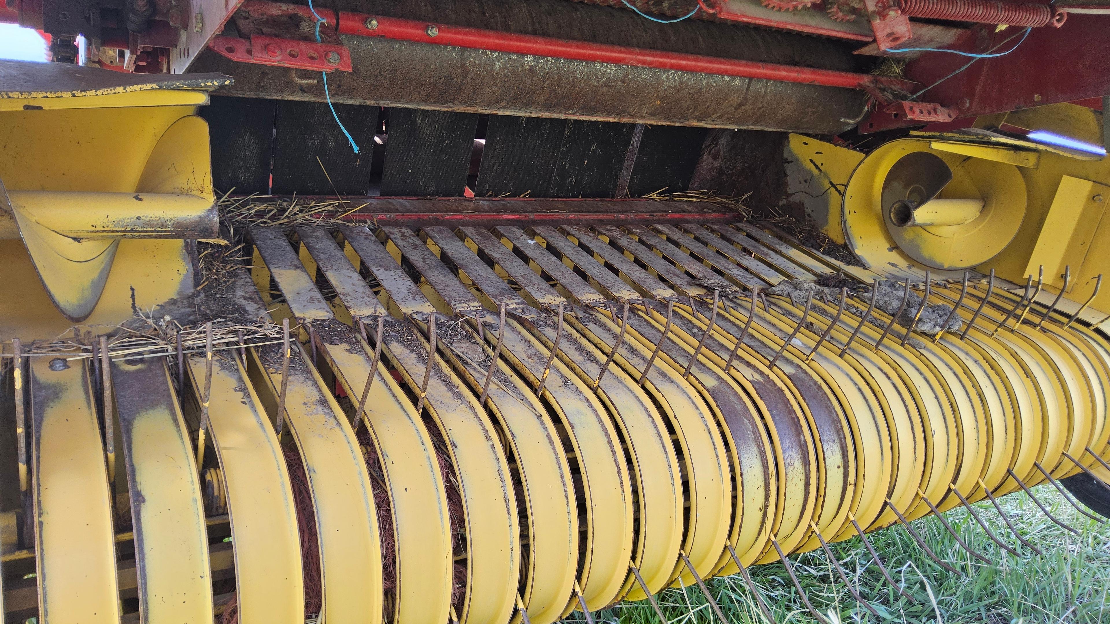 New Holland 648 Round Baler