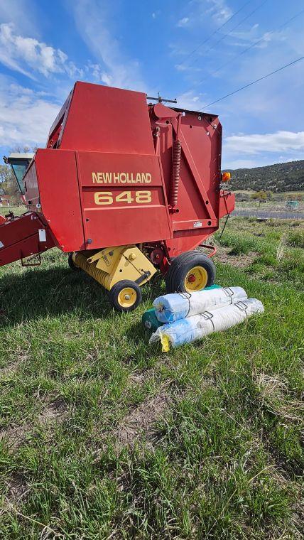 New Holland 648 Round Baler
