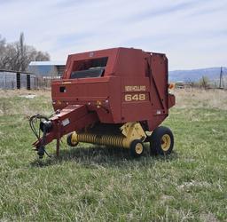 New Holland 648 Round Baler