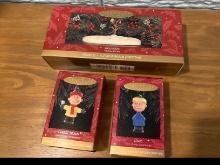 Peanuts A Charlie Brown Christmas Snow Scene & Ornaments