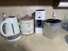 Small Kitchen Appliance Lot  Tea & Cooking