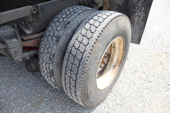 2004 KENWORTH T300 DUMP TRUCK WITH CRANE