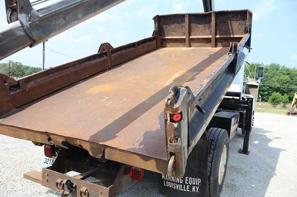 2004 KENWORTH T300 DUMP TRUCK WITH CRANE