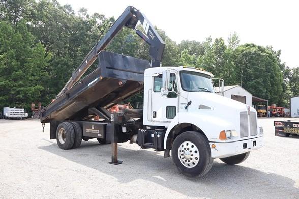 2004 KENWORTH T300 DUMP TRUCK WITH CRANE