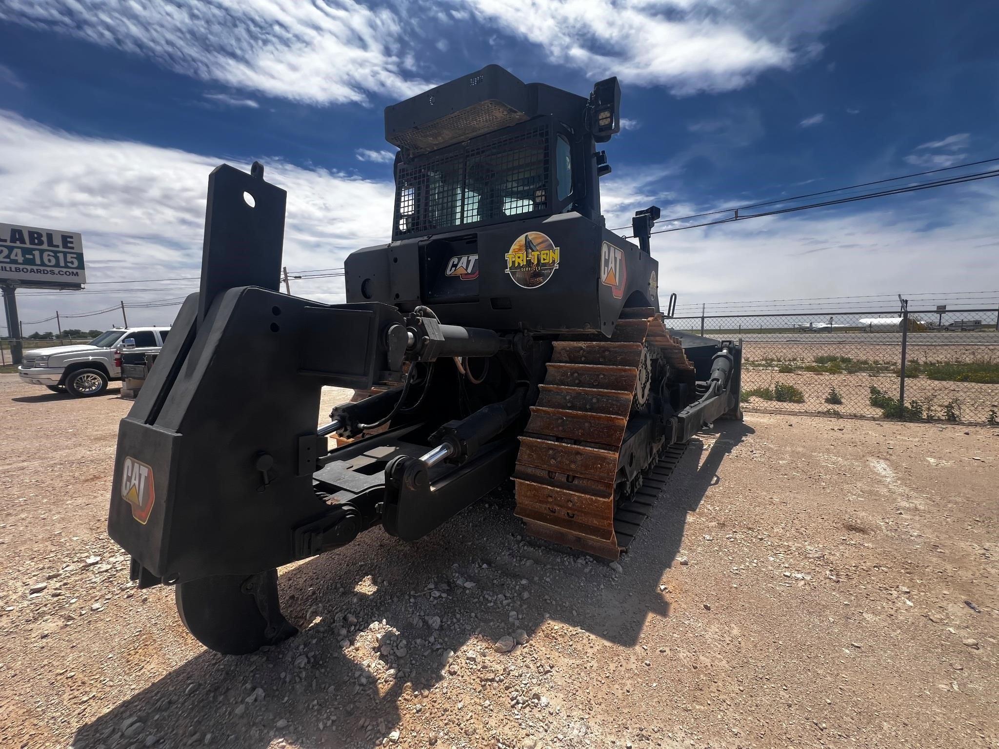 2015 Black Caterpillar D8T