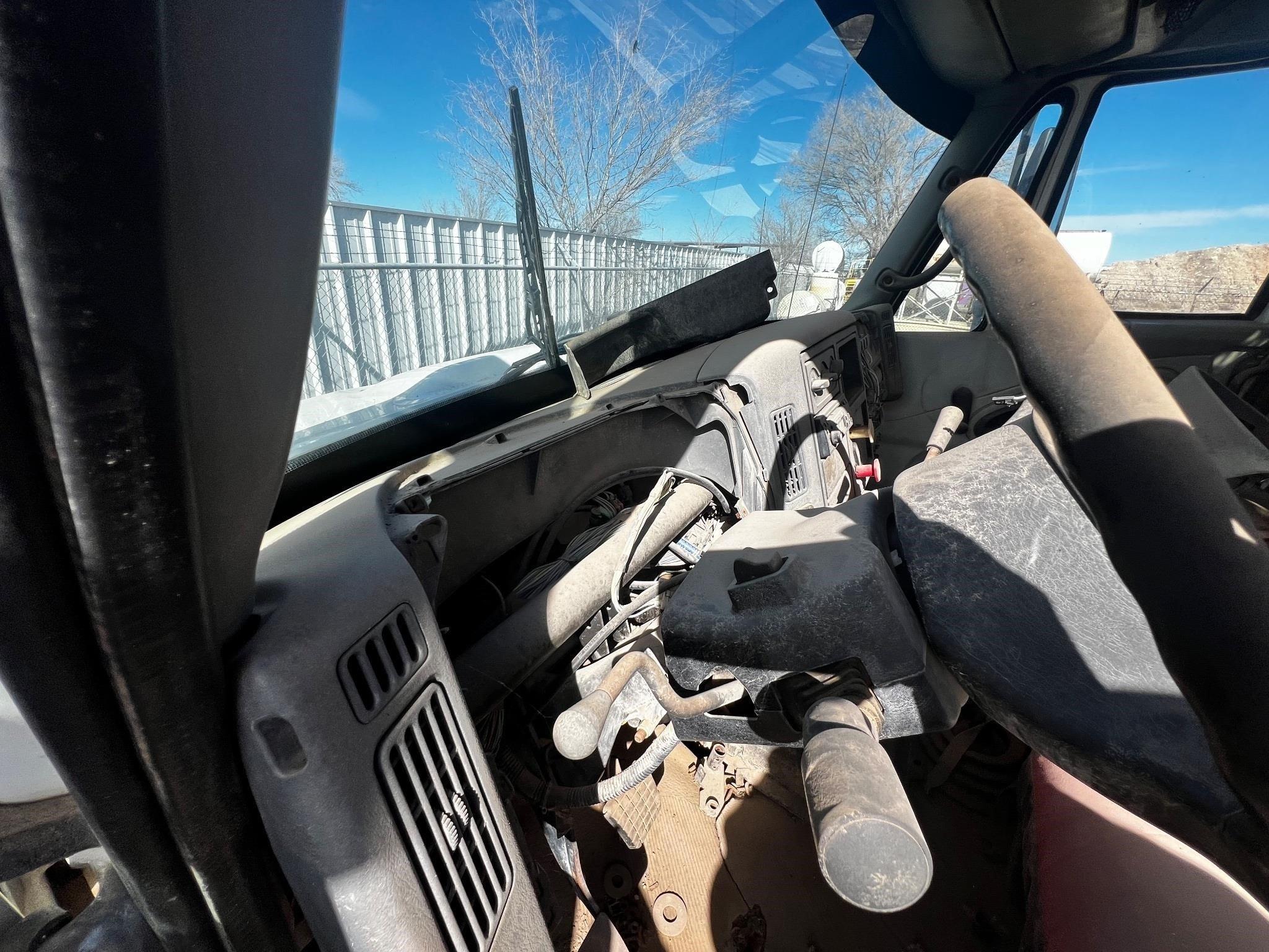 2004 International Roustabout Truck