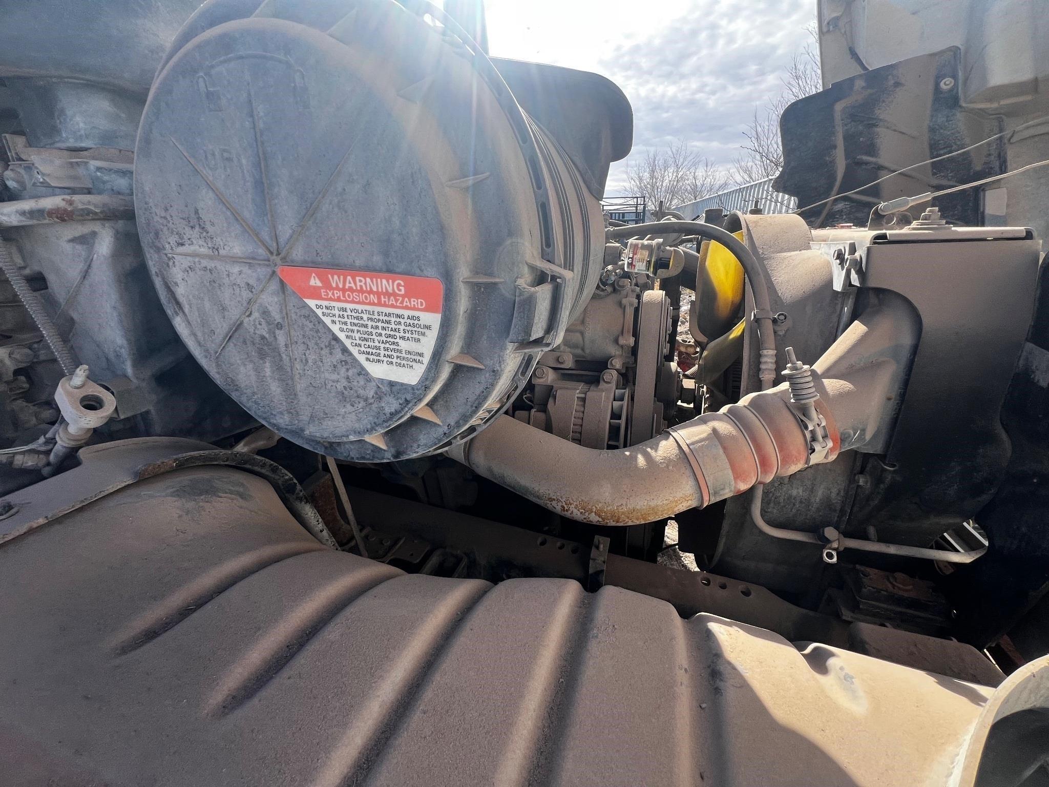 2004 International Roustabout Truck