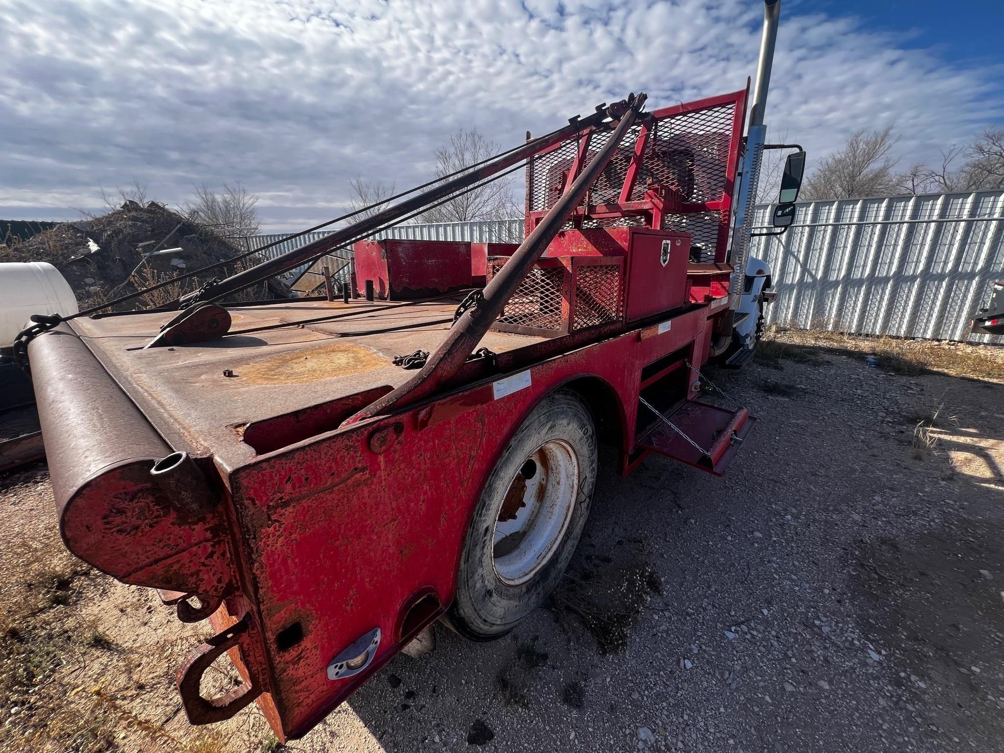 2004 International Roustabout Truck
