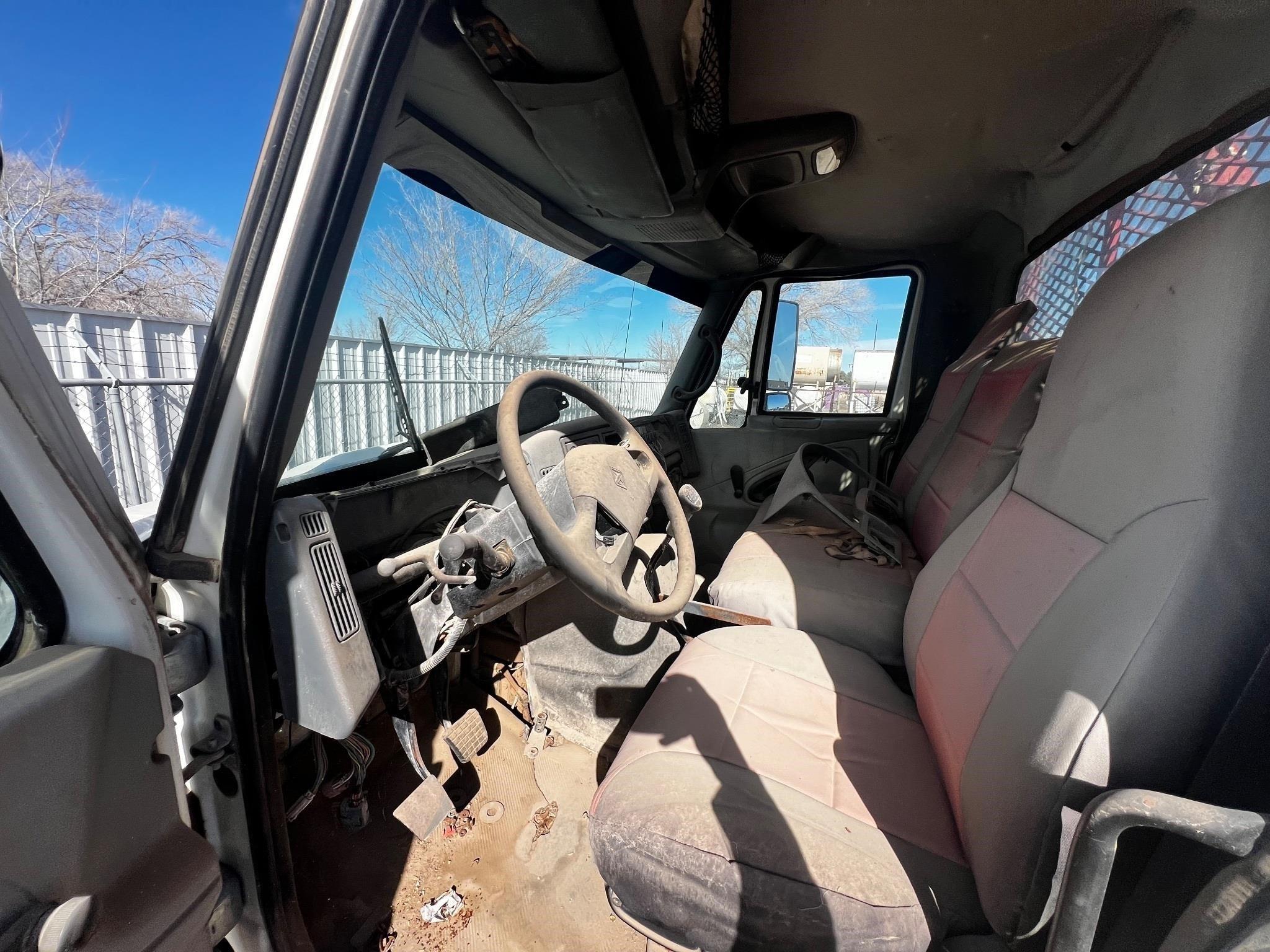 2004 International Roustabout Truck