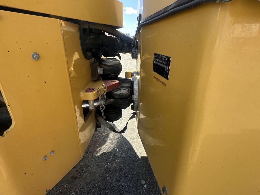 CAT CB34 XW Roller