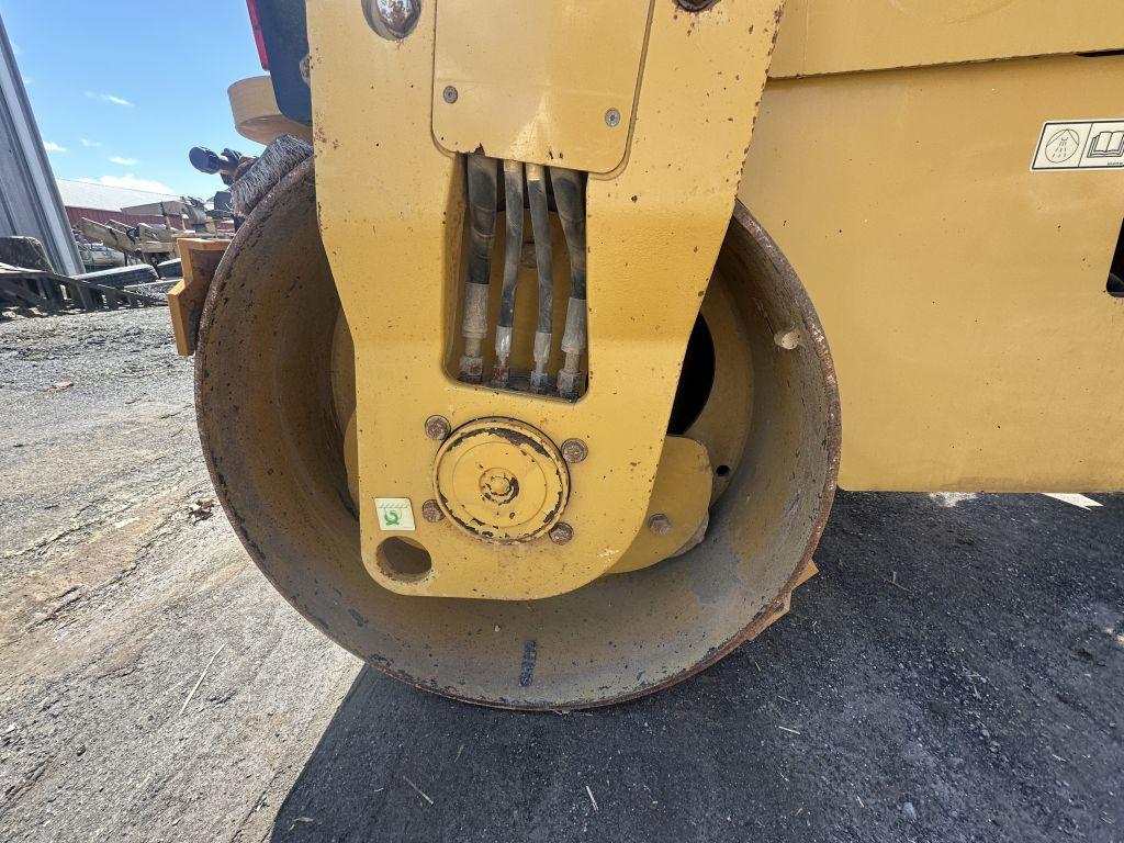 CAT CB34 XW Roller