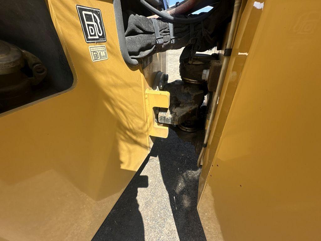 CAT CB34 XW Roller