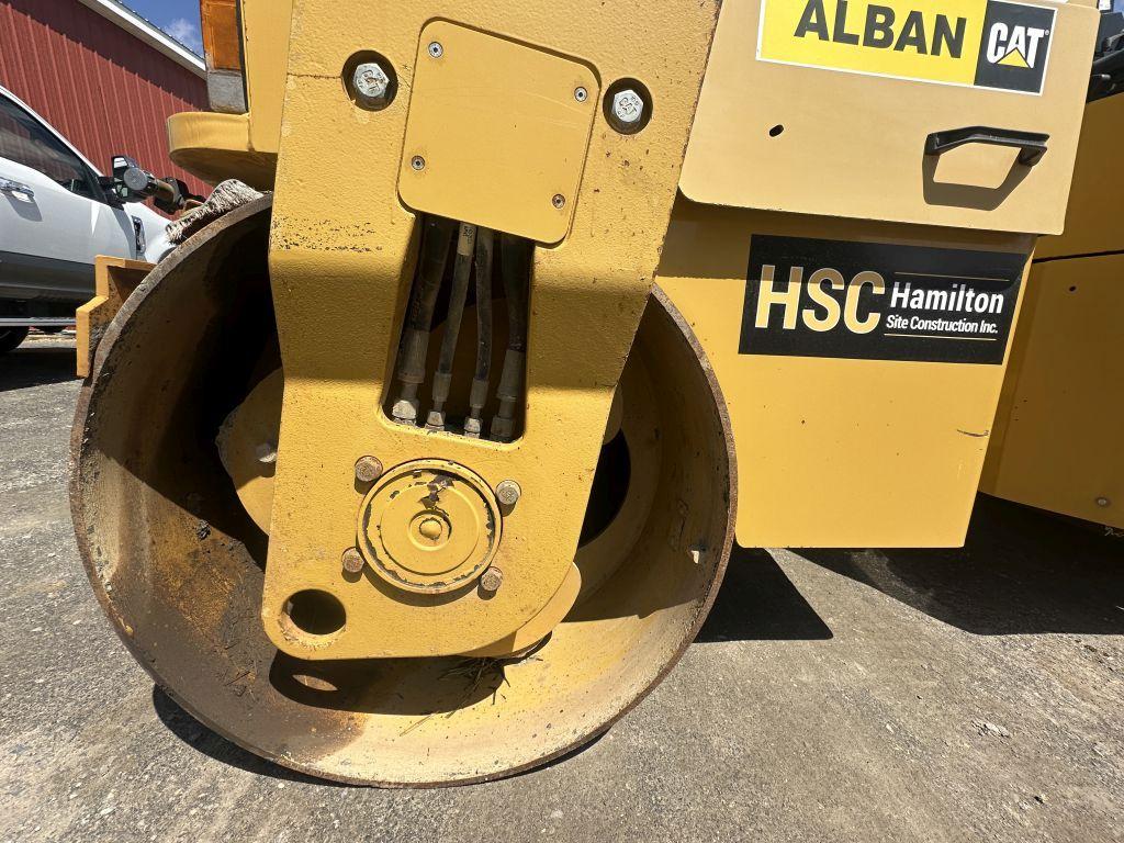 CAT CB34 XW Roller