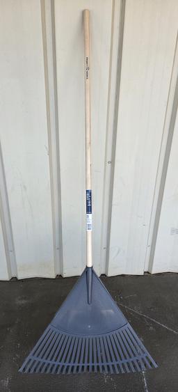 Project Source Poly Leaf Rake 47 Inch.