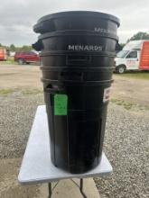 (5) 32 Gallon Menards Trash Casn With Lids