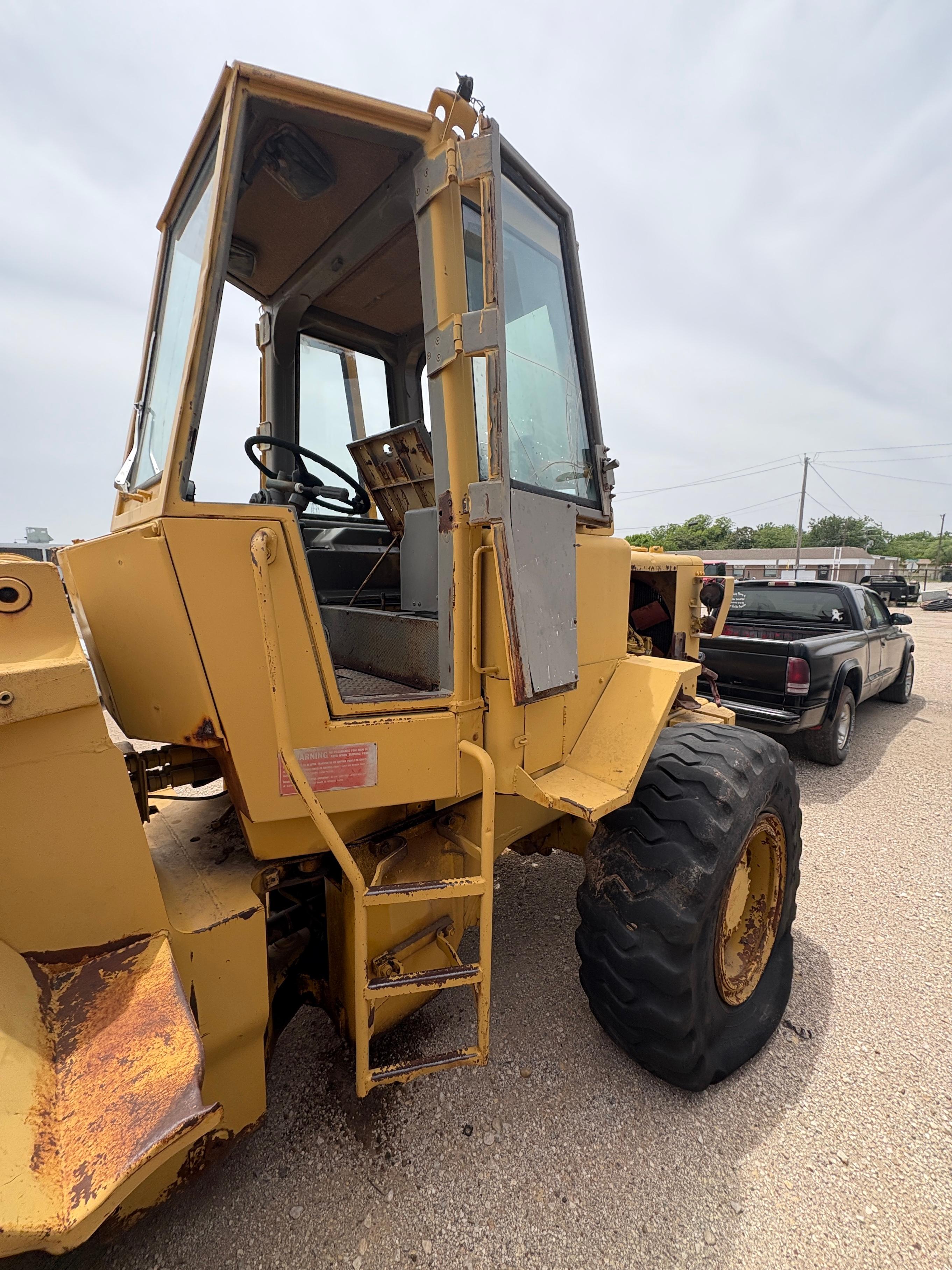 CATERPILLAR LOADER