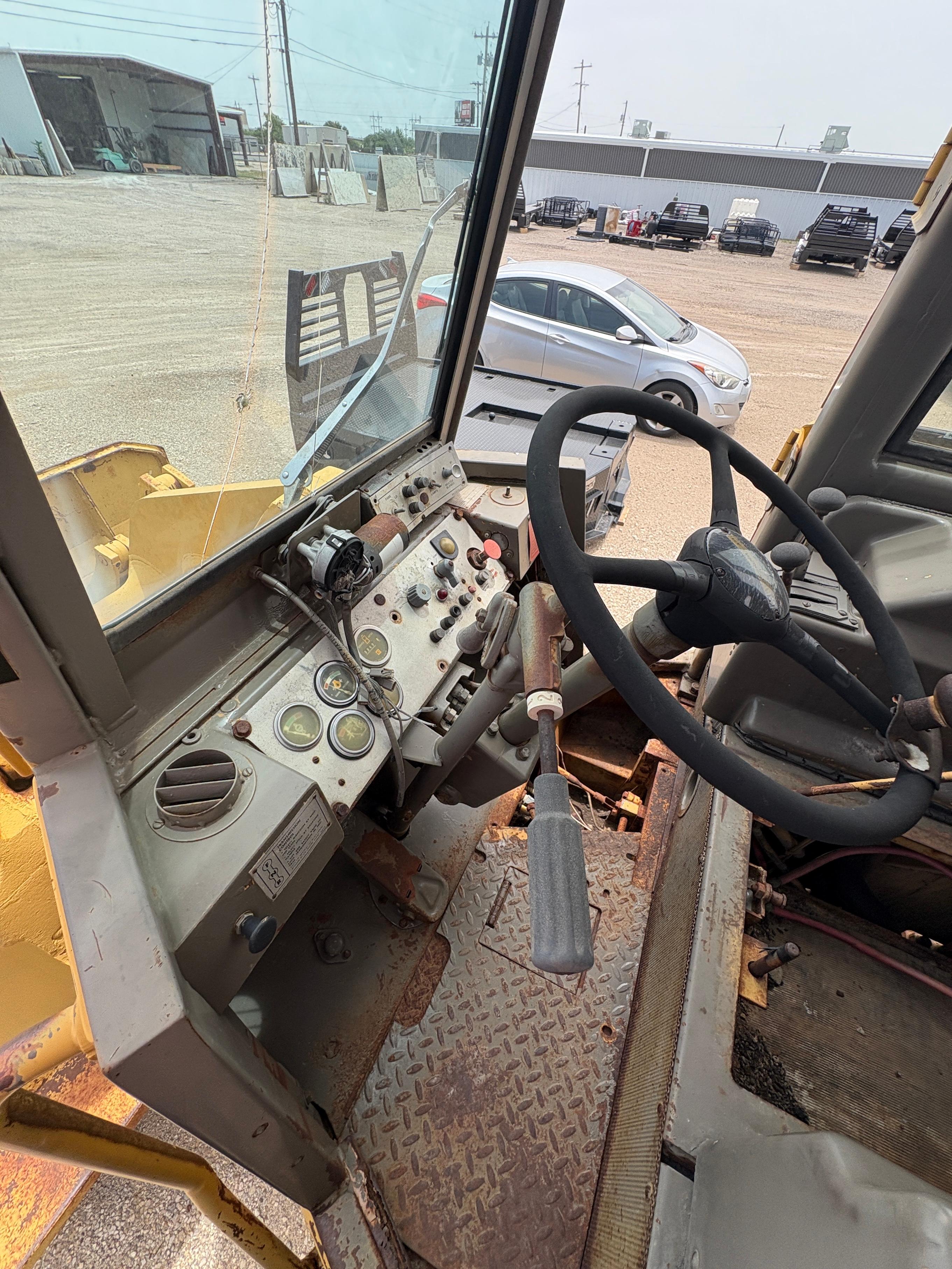 CATERPILLAR LOADER